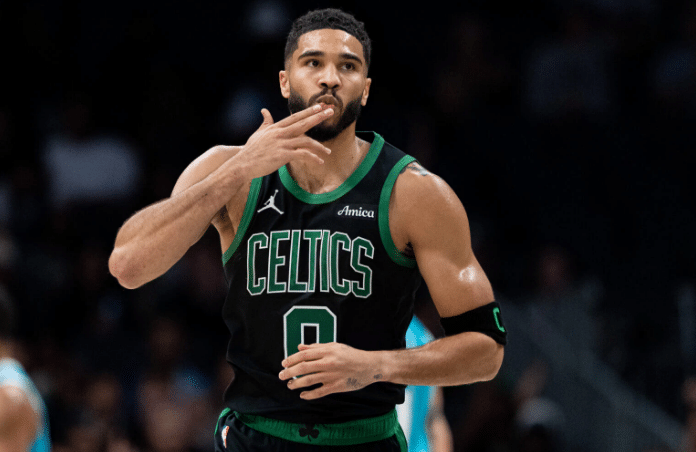 Orlando Magic contra Boston Celtics. Créditos a NBA